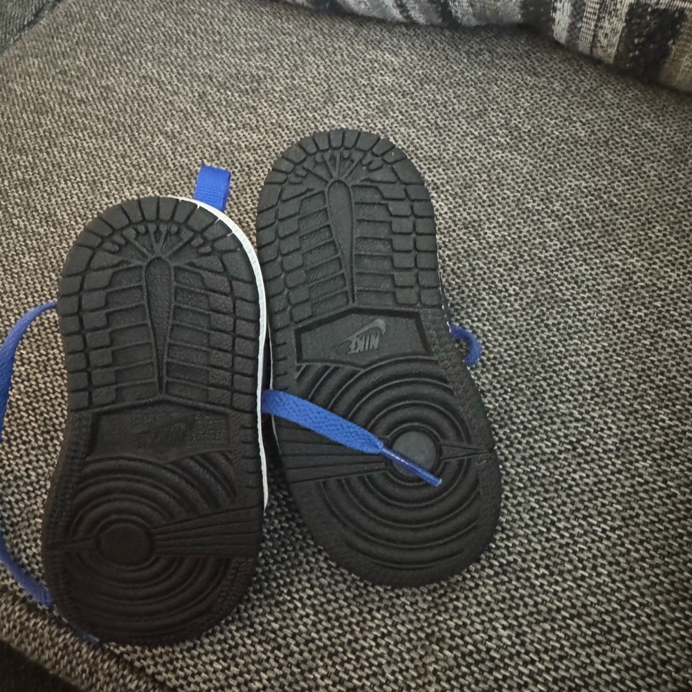 Jordan AJ 1 Mid (toddler) - Picture 5 of 6